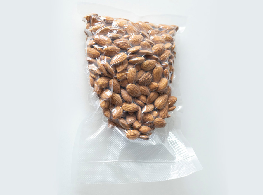Almonds in vacuum packaging (bag)