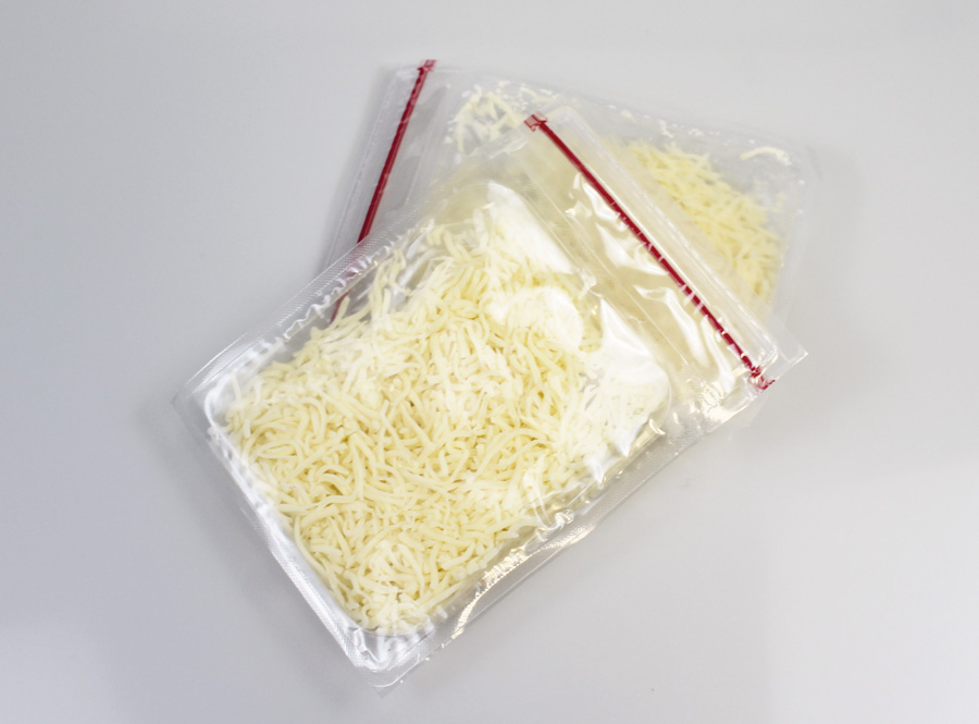 Grated cheese in MAP packaging with zipper application
